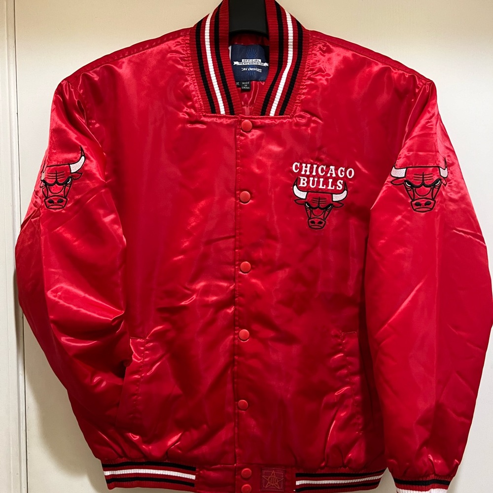 Chicago BULLS Satin Red Jacket Embroidered Logos by JH Design - NBA Lic & New